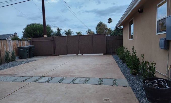 Central Escondido Cabaña | Charming 1-bedroom cottage in Escondido's Historic District with AC and more!