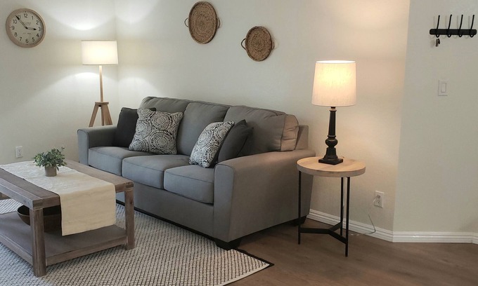 Oak Park Condominio | Charming 1 Bedroom Condo in Oak PRk