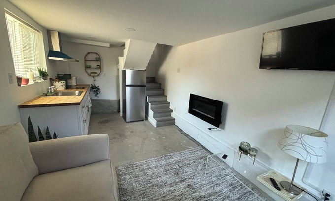 Oakland Cabaña | Charming 1-bedroom cottage walking distance to Highland Hospital