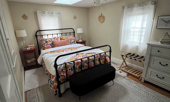 Salem Cabaña | Charming 1-bedroom cottage in Salem, MA