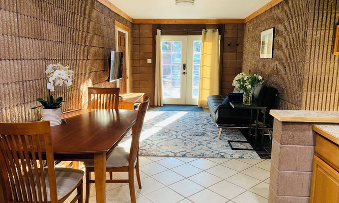 Upper Rattlesnake Casa | Charming 1-bedroom guest suite with a hot tub and close to trails.