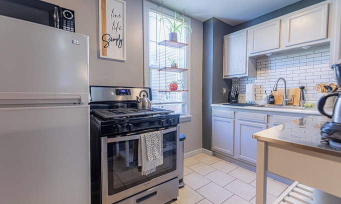 Lower Lawrenceville Casa | Charming 1-bedroom house in wonderful Pittsburgh with WiFi, AC