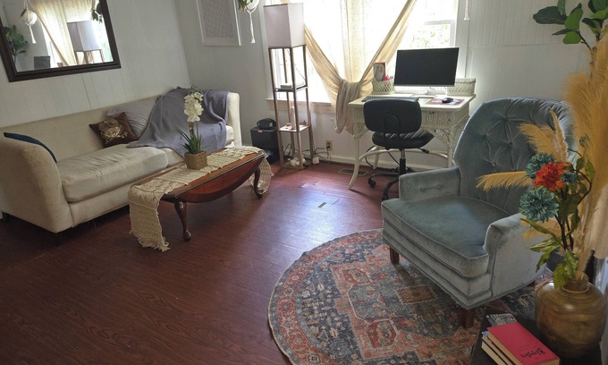 Lexington Casa | Charming 1-bedroom House 2 miles from Downtown Lexington - The Owlhouse