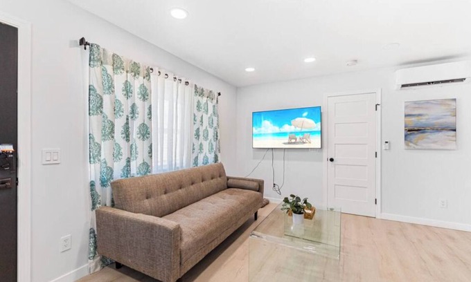 University Heights Casa | Charming 1-bedroom house in Hillcrest San Diego with AC, WiFi