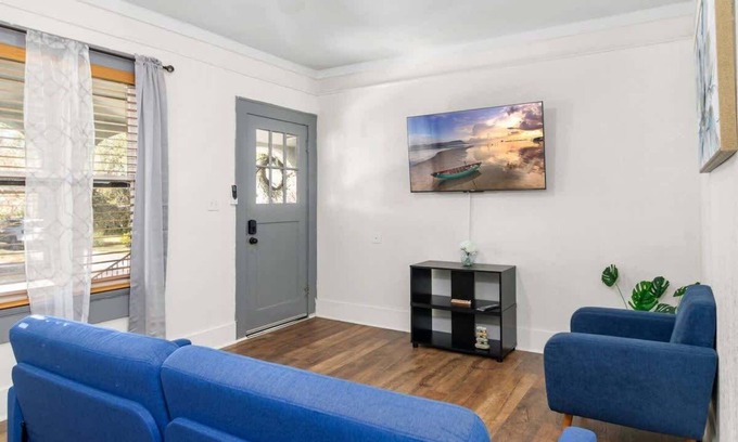 East Lake Morton Casa | Charming 1-Bedroom Home in Lakeland!