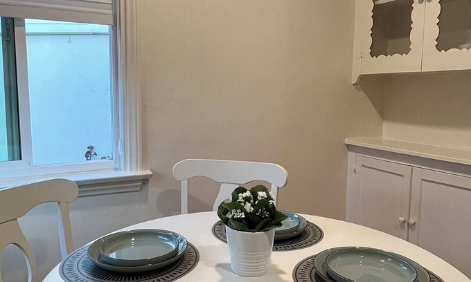 Alhambra Casa | Charming 1-bedroom house with AC and WiFi in Alhambra