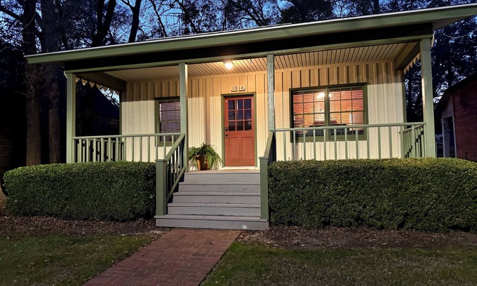 Thomasville Casa | Charming 1-bedroom house in Metcalfe with modern amenities and a vintage vibe