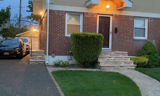 Elmont Casa | Charming 1-bedroom house with WiFi, AC in pleasant Elmont