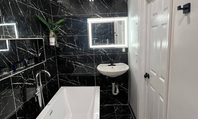Liberty City Casa | Charming 1-bedroom house in pleasant Miami with AC, WiFi