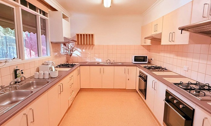 Footscray Casa | Charming 1-bedroom in fabulous Footscray with WiFi