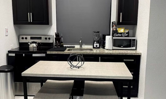 West Gate Hills Apartamento | Charming 1-bedroom apartment in Montego Bay near beaches andrestaurants