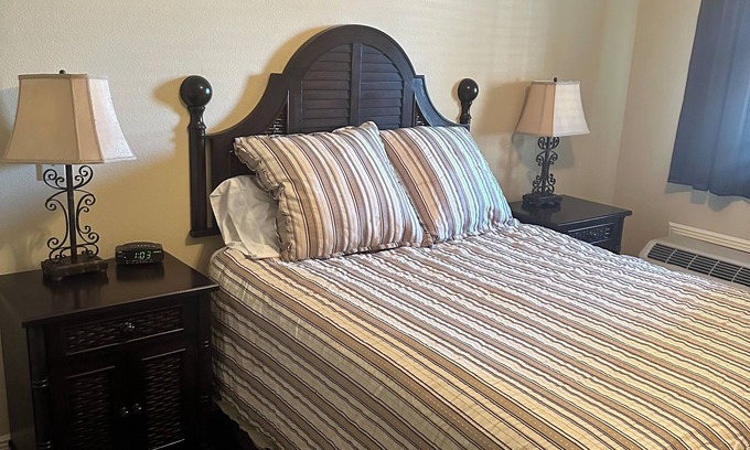 Auburn Condominio | charming 1-bedroom rental is located blocks from Auburn's Stadium/campus