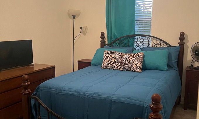 Miramar Casa | Charming 1 bedroom townhome with AC, free-parking, and WiFi in beautiful Miramar