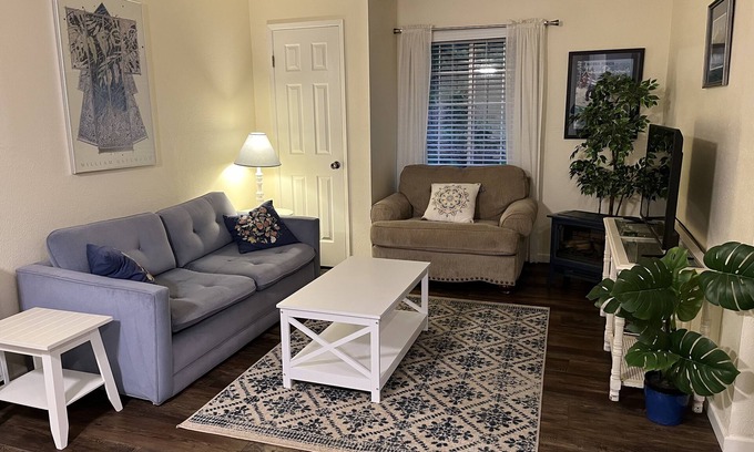 Nevada City Apartamento | Charming 1 Bedroom Haven in the Trees