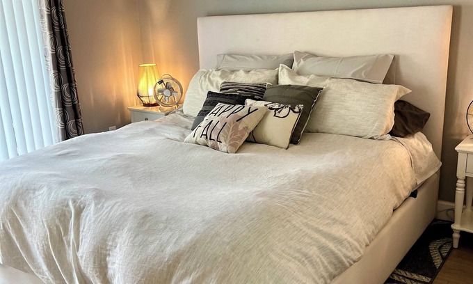Palm Harbor Villa | Charming 1-bedroom 1 Bath, 2 Beds Villa in Palm Harbor with AC Waterfront Lake