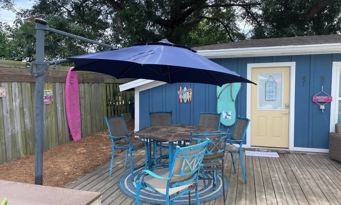 Pretty Bayou Casa | Charming 1-bedroom bungalow in enchanting Panama City with WiFi, AC