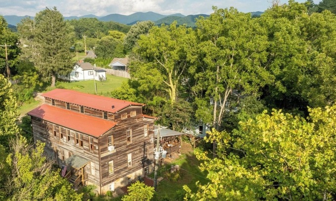 Weaverville Cabaña | Charming 1-bedroom Cottage in lovely Weaverville