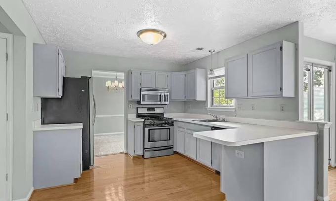 St. Charles Casa | Charming 1-bedroom with attached bath room in Waldorf , MD
