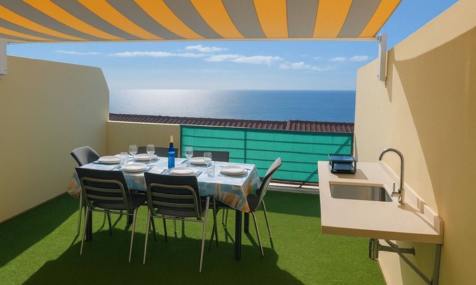 Las Caletillas Apartamento | Encantador 120 m2 vistas al mar y montaña.