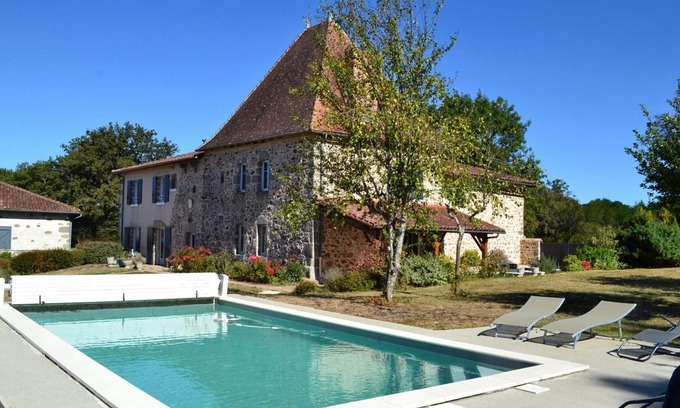 Esse Cabaña | Gîte rural avec piscine, cheminée et grand jardin, idéal pour familles et animaux, près d'Oradour sur Glane