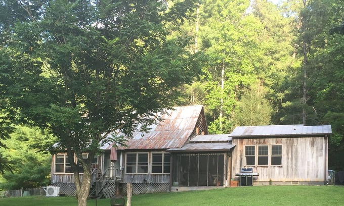 Robbinsville Otro | Charming 1880's farmhouse in Stecoah Valley