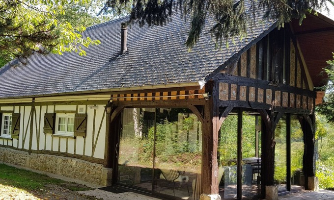 Broglie Casa | Encantadora casa de Normandía del siglo XVIII junto al río a 150 km de París