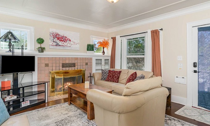 Wallingford Casa | Charming 1920s home in a prime location with W/D, AC, and water access