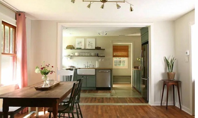Dahlonega Cabaña | Charming 1935 Cottage: "The Little House"