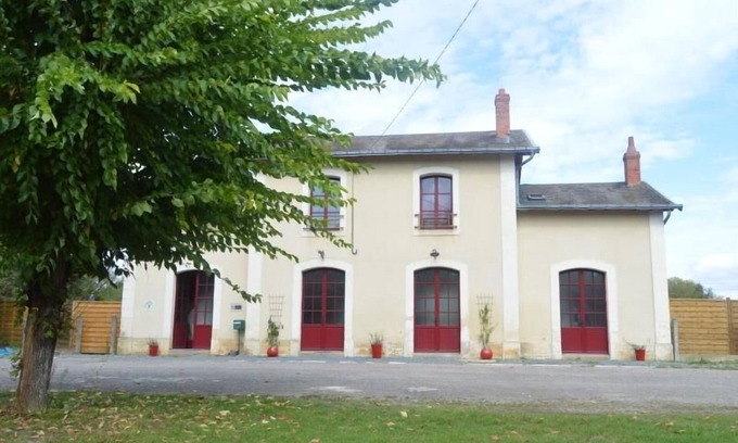 Mers-sur-Indre Cabaña | Casa histórica con piscina en el corazón del Berry, ideal para familias y accesible para PMR