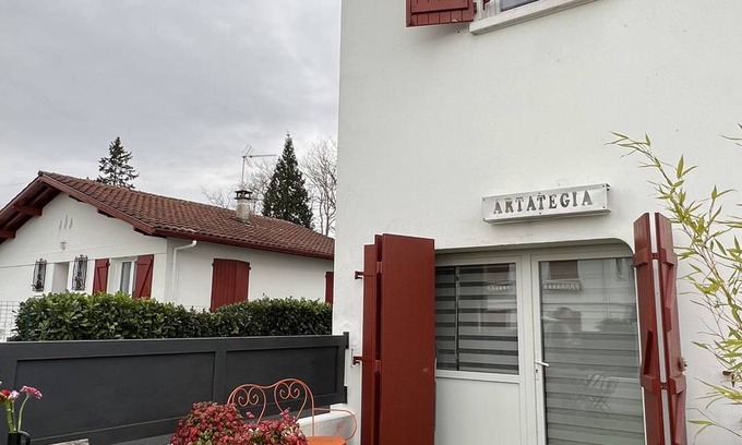 Cambo-les-Bains Apartamento | Acogedor T1Bis en Cambo-les-Bains con Terraza y Wifi