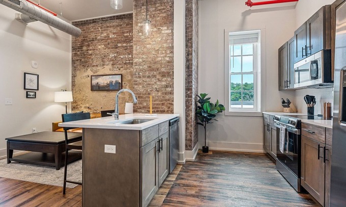 McMinnville Condominio | Charming 1BR condo in McMinnville, TN, perfect for a cozy getaway.