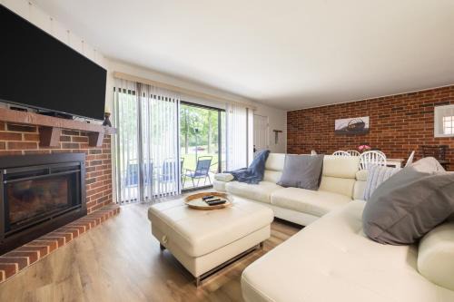 Lake Geneva Apartamento | Charming 1BR Condo with Patio, Near The Lake Geneva