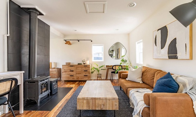West Woodland Cabaña | Walk to Award-winning Restaurants Cute Cottage
