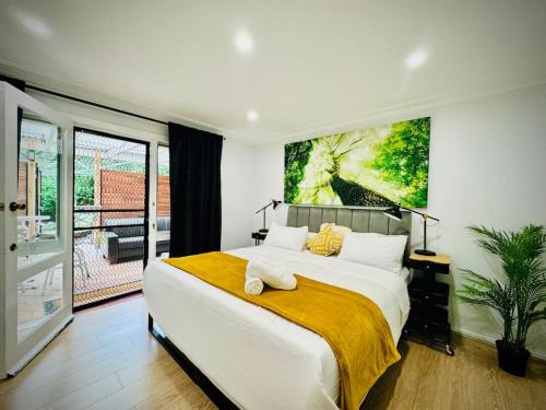 Wantirna South Casa | Charming 1BR Granny Flat Conveniently Located near Knox Shopping Center