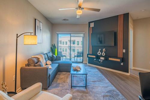Orange Heights Apartamento | Charming 1BR in Uptown Biltmore Gym Pool Parking
