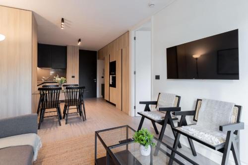 Apoquindo Apartamento | Charming 1BR Retreat Close To Parque Arauco Mall