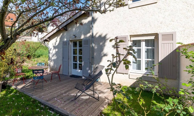 Saint-Galmier Cabaña | Acogedor apartamento con terraza y jardín, equipado y bien situado para parejas o viajeros de negocios