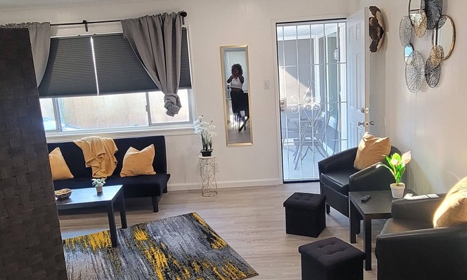 Parkway-South Sacramento Condominio | Charming 2-bdrm duplex in Sacramento with AC, WiFi parking. remodeled unit