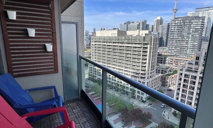 Fort York Condominio | Charming 2 Bed/2 Bath condo + office. Close to everything in Downtown