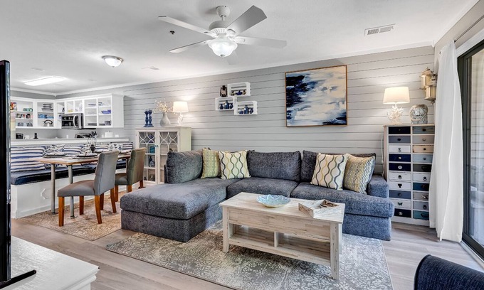 Pawleys Island Condominio | Charming 2 Bed 2 Bath True Blue Pawleys Island Golf, Pools, & Beach 5 min drive!
