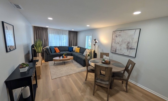 Franklin Park Apartamento | Charming 2-bed.apt in Franklin Park, AC, WiFi, O'Hare, free parking, W/D in unit
