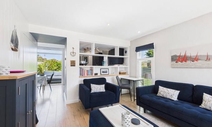 Yarmouth Chalet De Esquí | Charming 2-Bed Family Cottage Your West Bay Retreat
