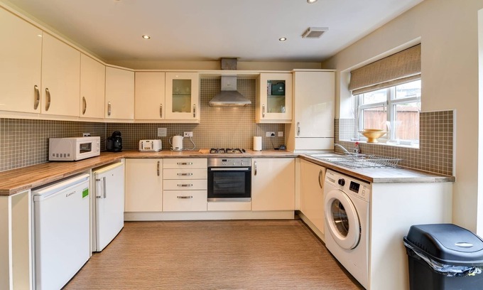 Manchester Casa | Charming 2-Bed House in Middleton Manchester
