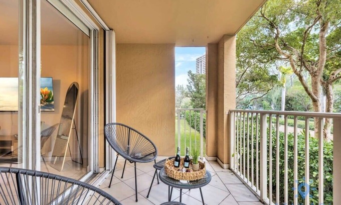 Aventura Apartamento | Charming 2-Bed Retreat near Aventura's Best