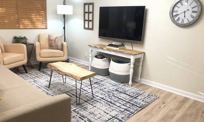 Central Colorado Springs Casa | Charming 2-bedroom duplex in delightful Colorado Springs with WiFi