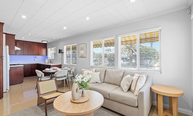 Sunset Beach Casa | Charming 2-bedroom house few step to Sand, near Down town Huntington Beach