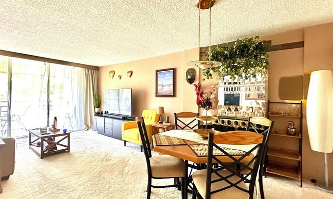 Lauderdale Lakes Apartamento | Charming 2-bedroom apartment in peaceful Lauderdale Lakes with WiFi, AC