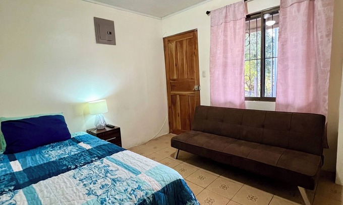 Tilarán Casa | Charming 2-bedroom Lake View House in Puerto San Luis with WiFi