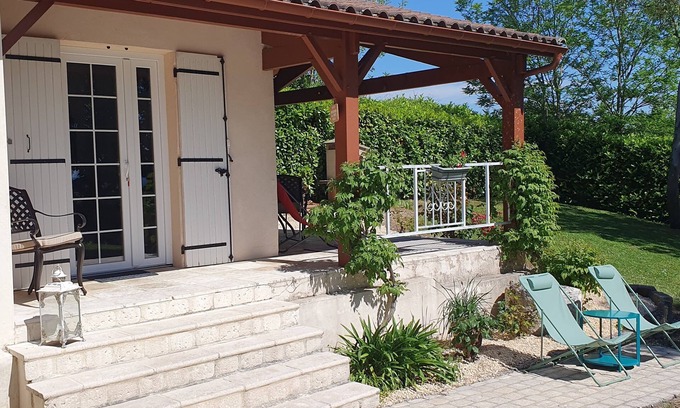 Pinel-Hauterive Casa | Charming 2-bedroom gite with AC and lovely pool in peaceful Pinel-Hauterive