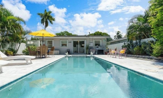 Middle River Terrace Casa | Charming 2-bedrm house with amazing pool, WiFi, AC in delightful Fort Lauderdale